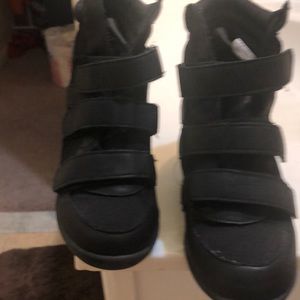 Women’s wedge heel sneaker